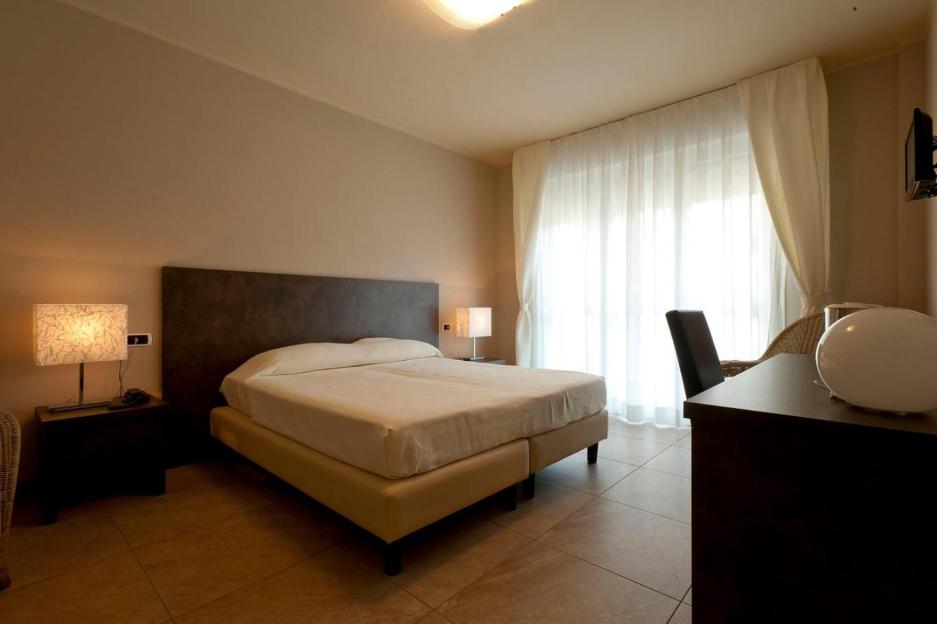 Hotel Kent Milano Marittima Buitenkant foto